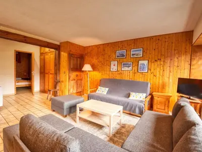 a living room with a couch and a tv at Appartement 6p à Samoëns avec parking, proche télécabine - FR-1-642-90 in Samoëns