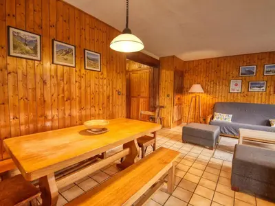 a living room with a wooden table and a couch at Appartement 6p à Samoëns avec parking, proche télécabine - FR-1-642-90 in Samoëns
