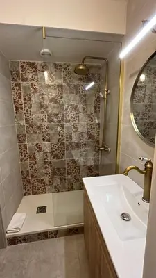 a bathroom with a sink and a shower at STUDIO DENT DU CROCODILE, AIGUILLE du MIDI, BALCON, PARKING in Chamonix-Mont-Blanc