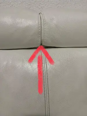 a red ribbon is tied around the corner of a white purse at studio station des carroz d'arraches in Arâches-la-Frasse