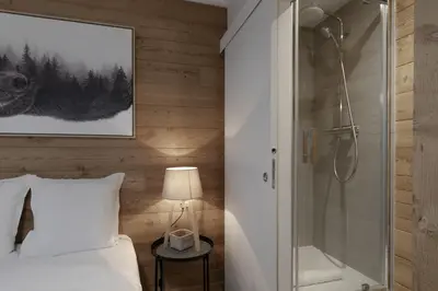 a bedroom with a shower and a bed at Le Farniente - Central - Chaleureux in Megève