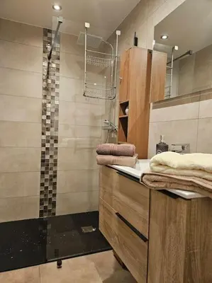 a bathroom with a shower and a sink with towels at Charmant T1 montagnard proche télécabine in Saint-Gervais-les-Bains