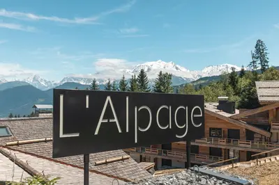a sign for a lodge with mountains in the background at Appartement Boréal - At the summit of Combloux in Combloux