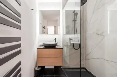 a bathroom with a sink and a mirror at Lac des Gaillands - Renove - Balcon avec vues in Chamonix-Mont-Blanc