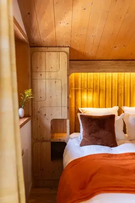 a bedroom with a large bed with a wooden headboard at Three Bedroom Chalet Lemon Pit Chamonix in Chamonix-Mont-Blanc