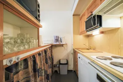a small kitchen with a sink and a microwave at Résidence Gémeaux - maeva Home - Appartement 2 Pièces 6 Personnes - Confort MAE-3874 in Arâches-la-Frasse