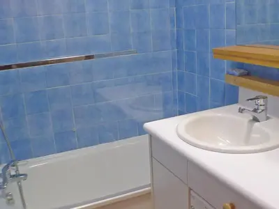 a blue tiled bathroom with a sink and a tub at Studio cabine pour 4 pers, animaux acceptés, internet, vue montagne - FR-1-629-136 in Samoëns