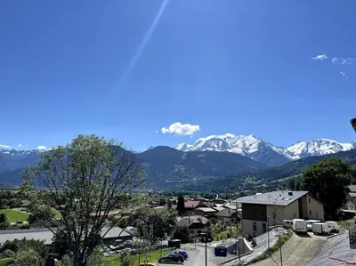 a town with snow capped mountains in the background at Vue Mont-Blanc aux pieds des pistes - location cozy pour 2 personnes in Domancy
