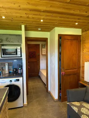 a kitchen with a stove and a microwave in a room at standing 4 étoiles in Demi-Quartier