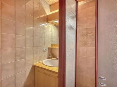 a bathroom with a sink and a mirror at LUTB17 - Duplex 6 personnes au pied des pistes in Les Carroz d'Araches