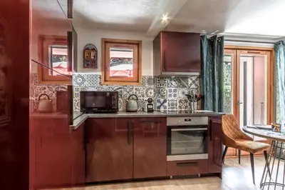a kitchen with a washing machine and a microwave at Les jardins de Taconnaz - Les Houches in Les Houches