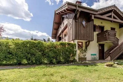 a kitchen with a stove and a microwave at Les jardins de Taconnaz - Les Houches in Les Houches