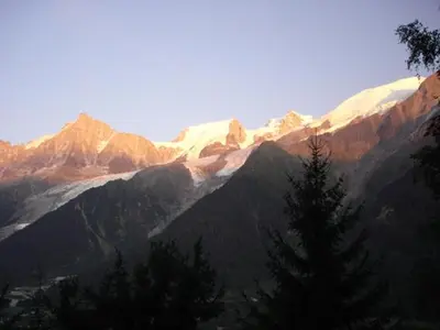 a view of a mountain with snow covered mountains at Résidence plein sud en vallée de Chamonix in Les Houches