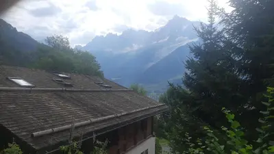 a view of a mountain range from a house at Résidence plein sud en vallée de Chamonix in Les Houches