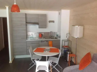 a kitchen and a table and chairs in a room at Plein centre vue panoramique exceptionnelle Sud très grand studio in Chamonix-Mont-Blanc