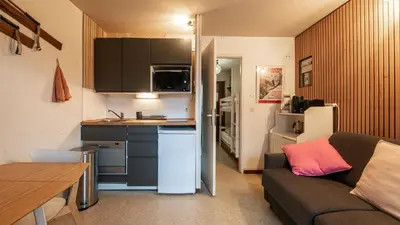 a small apartment with a couch and a kitchen at P LES ESSERTS - 51 - Studio 4 pers in Morillon