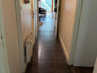a hallway with a tile floor in a room at Confortable appartement 3 pièces · Proche des pistes · WIFI · 6 pers - FR-1-425-225 in Arâches-la-Frasse