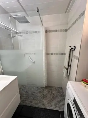 a bathroom with a shower and a washing machine at Résidence Cassiopee - Appartement tout confort · proche des pistes · WIFI gratuit · vue pistes MAE-0471 in Magland