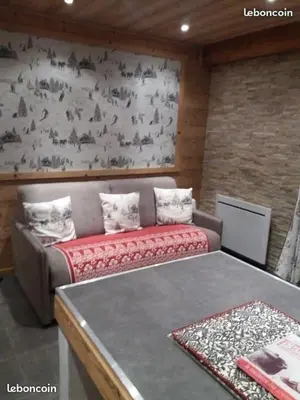 a room with a couch and a wall with sheep at Scoot 4 étoiles in Demi-Quartier