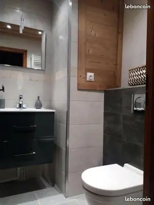 a bathroom with a toilet and a sink at Scoot 4 étoiles in Demi-Quartier