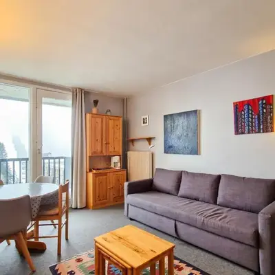 Studio lumineux avec balcon - Proche des pistes et commerces - FR-1-425-226