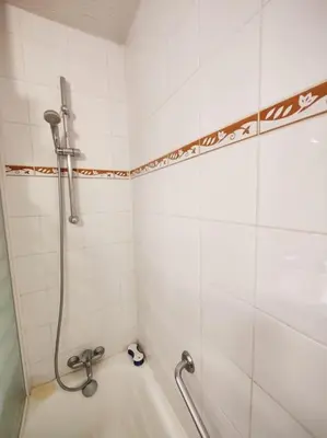 a bathroom with a shower and a bath tub at Appartement vue Montblanc 5mn piste2 in Les Trabets