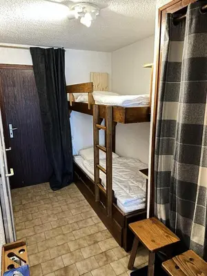a room with two bunk beds and a door at Résidence Ecrin Des Glacier Ecureuil - ECRIN DES GLACIERS ECUREUIL 4 MAE-4011 in Combloux