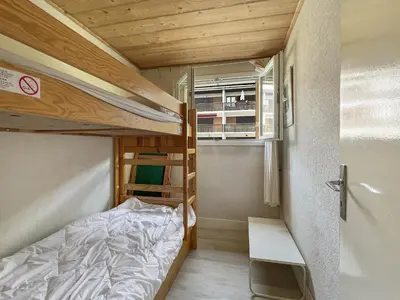 a small room with a bunk bed and a window at ARA15 Appartement 6 Pers centre station Carroz in Les Carroz d'Araches