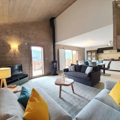 Samoens - luxury 4 bedroom top floor apartment with spectacular views