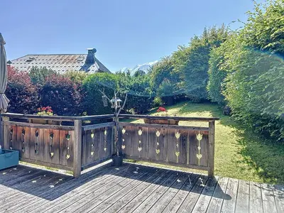 a wooden fence on a deck with a garden at Chalet individuel avec garage, terrasse, buanderie et cuisine équipée - FR-1-560-149 in Sallanches
