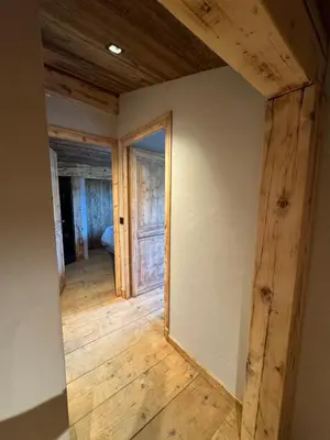 a room with wooden bunk beds in a house at Duplex aux pieds des pistes à Rochebrune in Megève