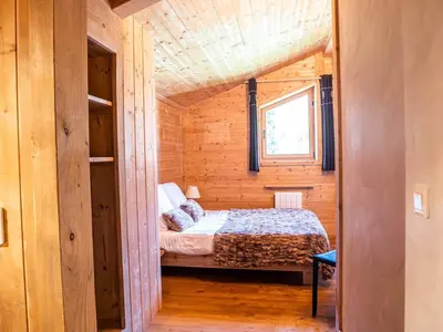 a bedroom in a tiny house with a bed in it at Demi Chalet au coeur de Chamonix - Zefi in Chamonix-Mont-Blanc