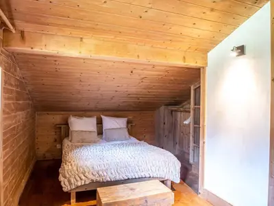 a bedroom with a bed in a wooden cabin at Demi Chalet au coeur de Chamonix - Zefi in Chamonix-Mont-Blanc