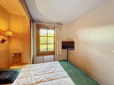 a bedroom with a bed and a window at Confortable 2 pièces avec jardin, parking, face au Mont Blanc - FR-1-560-152 in Combloux