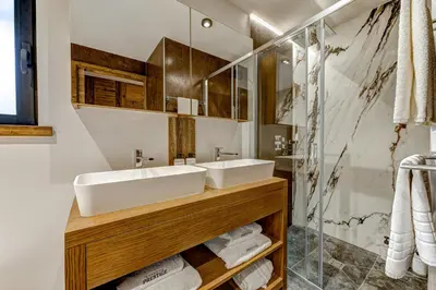 a bathroom with two sinks and a shower at Chalet Cotes du Lavancher in Chamonix-Mont-Blanc