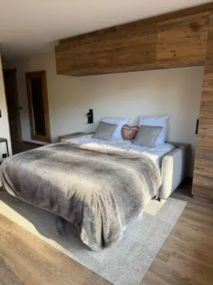 a bedroom with a large bed in a room at Studio Cosy cœur de Megève Le Soleil Levant in Megève