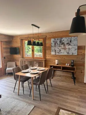 a dining room with a table and chairs at Studio Cosy cœur de Megève Le Soleil Levant in Megève