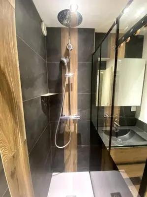 a bathroom with a shower and a sink at Appt Cosy au centre Chamonix in Chamonix-Mont-Blanc