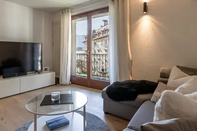 a living room with a couch and a tv at Bel Oiseau - Hypercentre - Balcon -Chamonix in Chamonix-Mont-Blanc