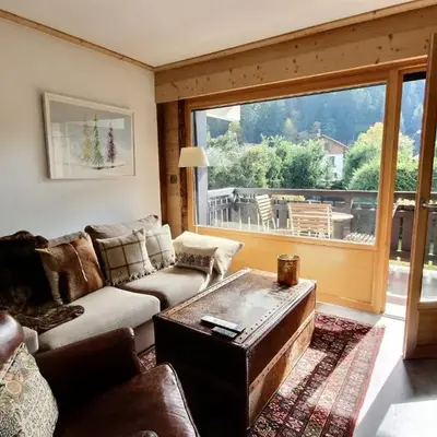 Cosy apartment with fireplace close to the slopes