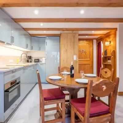 Le Cristal - Central apartment close to the slopes & Free Parking - By Cozee Rentals