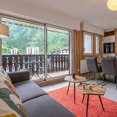 Clos Savoy - New Apartment Close to City center & Free parking - By Cozee Rentals