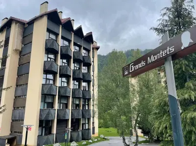 a building with a street sign in front of it at Duplex 4 pers vue MontBlanc , Grands Montets in Chamonix-Mont-Blanc