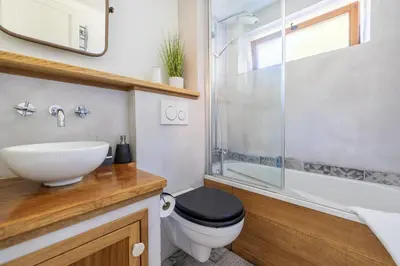 a bathroom with a toilet and a sink and a shower at Spacieux 6pax 3ch Vue MtBlanc Central Parking in Chamonix-Mont-Blanc