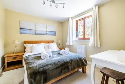 a bedroom with a bed with towels on it at Spacieux 6pax 3ch Vue MtBlanc Central Parking in Chamonix-Mont-Blanc