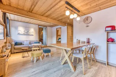 a dining room and living room with a table and chairs at Apt Le Lyret in Chamonix-Mont-Blanc