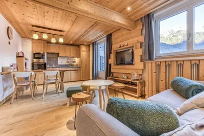 a living room with a couch and a table at Apt Le Lyret in Chamonix-Mont-Blanc