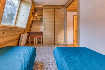a bedroom with a bed and a desk in a room at Apt Le Lyret in Chamonix-Mont-Blanc