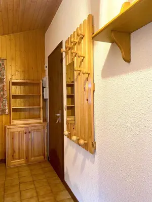 a hallway with a door to a room with a shelf at Au cœur des pistes in Saint-Gervais-les-Bains