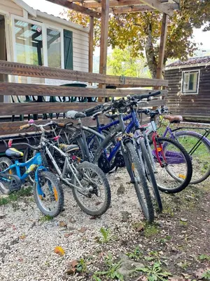 a group of bikes parked next to a bench at Le Refuge, Mobil Home 3 rooms avec Climatisation in Samoëns